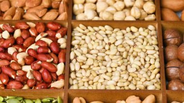 Fındık karışımının yakın çekim videosu.