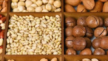 Fındık karışımının yakın çekim videosu.