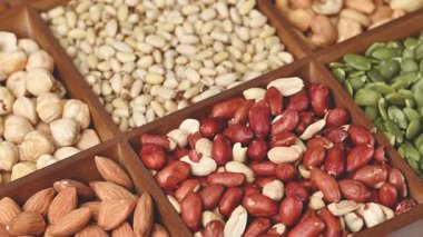 Fındık karışımının yakın çekim videosu.