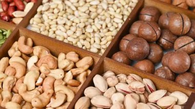 Fındık karışımının yakın çekim videosu.