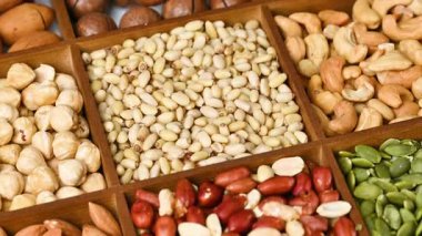 Fındık karışımının yakın çekim videosu.