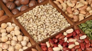 Fındık karışımının yakın çekim videosu.