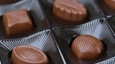 Çikolata şekerlerinin yakın çekim videosu