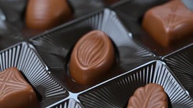 Çikolata şekerlerinin yakın çekim videosu