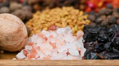 Bir baharat karışımının yakın çekim videosu