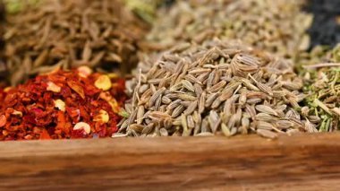 Bir baharat karışımının yakın çekim videosu