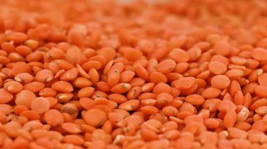 Arka planda kırmızı mercimeklerin yakın çekim videosu