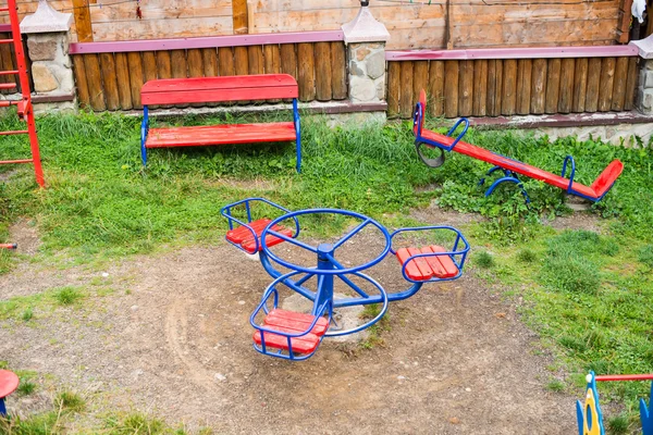 Speeltuin met schommels — Stockfoto