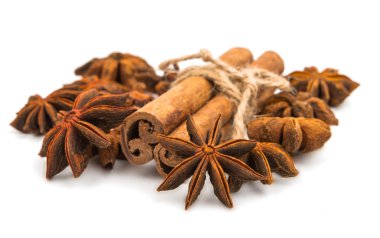 izole tarçın sopa ve anasonu baharat 