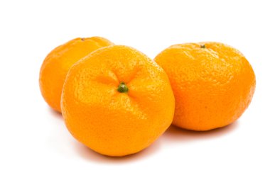 Olgun mandalina izole 