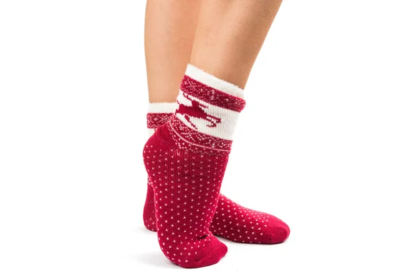 Benen lang vrouwelijke in gestreepte sokken geïsoleerd — Stockfoto