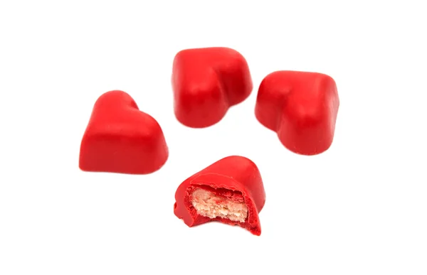 Шоколадні цукерки червоні серця — стокове фото