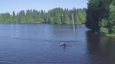 Su tahtasına binmek. Mekanik taslak