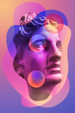 Popüler sanat tarzında insan yüzünün alçıdan yapılmış antik heykelinin kolajı. Pastel renklerde antik heykel kafasıyla yaratıcı bir konsept görüntüsü. Zine kültürü. Çağdaş sanat tarzı poster. Apollo baskını.