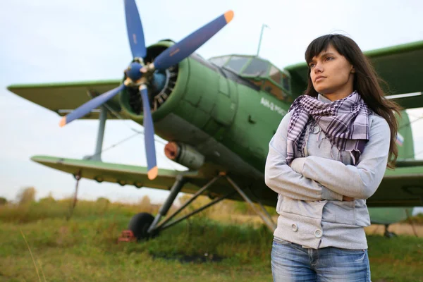 Romantic young pair outdoors near the plane. Old time — Stock Photo, Image