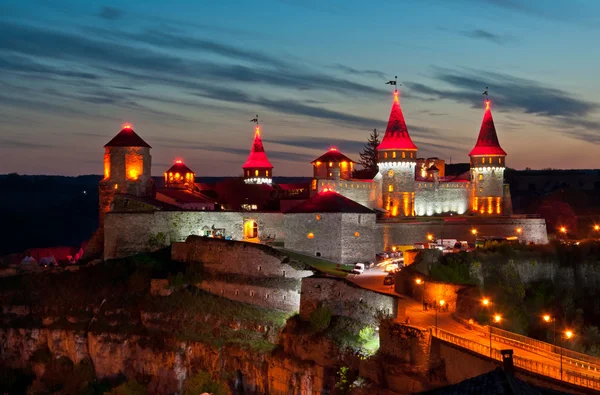 Antiguo castillo en Kamenetz por la noche — Foto de Stock