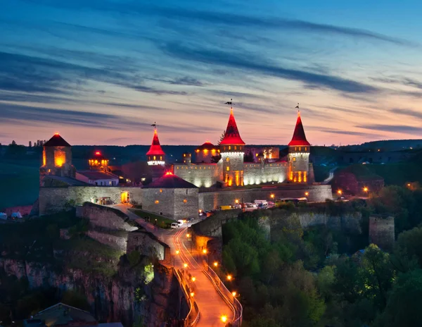 Vieux château à Kamenetz en soirée — Photo