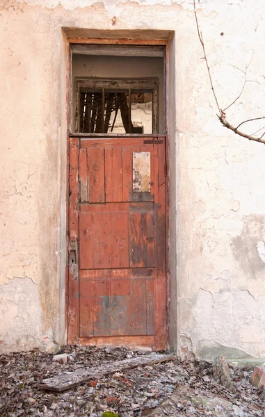 Dveře za zničený budovy — Stock fotografie