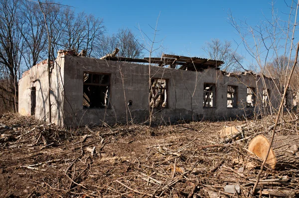 Het vernietigde gebouw — Stockfoto