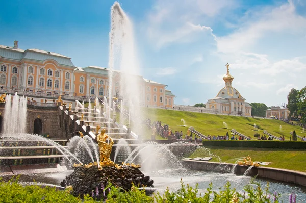 Grand Cascade i Peterhof, St Petersburg, Ryssland — Stockfoto