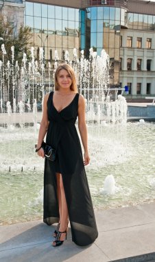 Güzel sarışın kadın. 