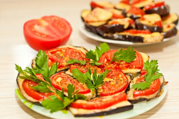 Berinjela assada com tomate — Fotografia de Stock