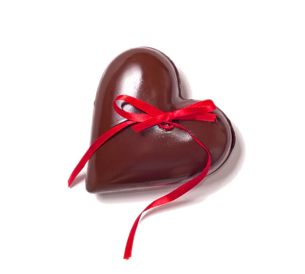 Corazón de chocolate y cinta roja —  Fotos de Stock