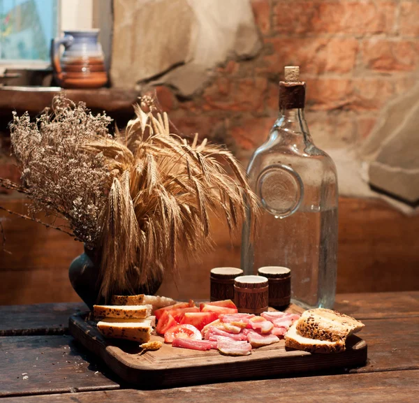 Wodka, snack en oren — Stockfoto