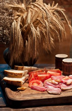 Kaçak içki, aperatif ve kulaklar