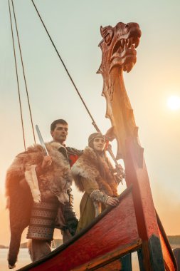 Sevgili ile cesur Kuzey savaşçı yay bekliyoruz 