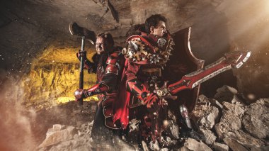 Zindan backgro ağır zırh güçlü Şövalyeleri saldırı