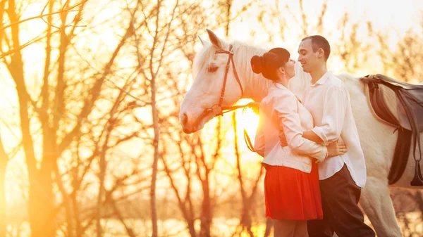 Romantic retro dating. White horse on the background. — Stock Photo, Image