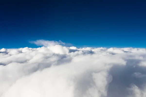 Luchtfoto boven wolken — Stockfoto