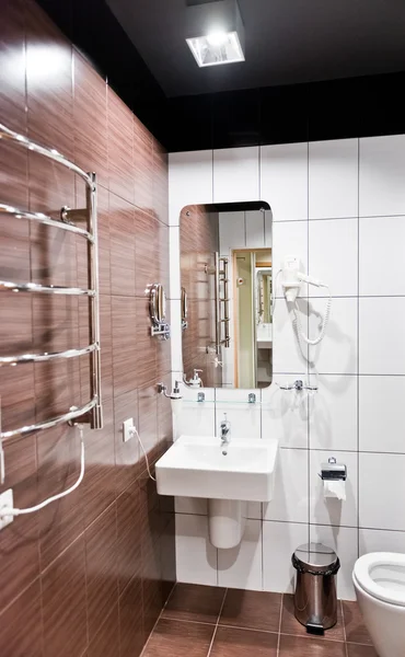 Novo banheiro moderno — Fotografia de Stock