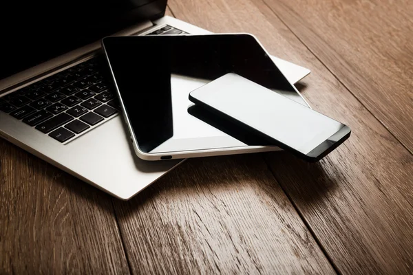 Portátil con el teléfono y la tableta PC — Foto de Stock