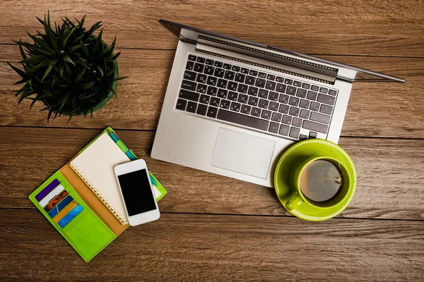 Bureau met laptop computer — Stockfoto