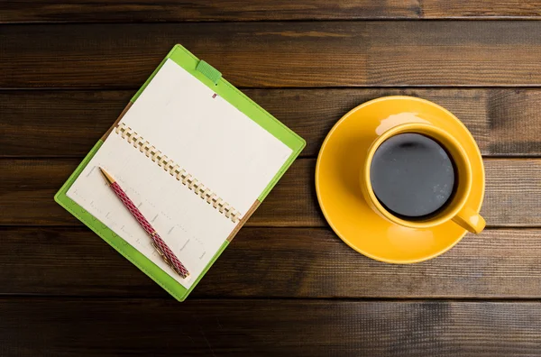 Notizbuch, Stift und Tasse — Stockfoto