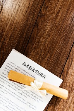 Diploma ve eski kaydırma