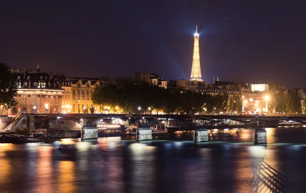 Torre Eiffel e Rio Sena em Paris — Fotografia de Stock