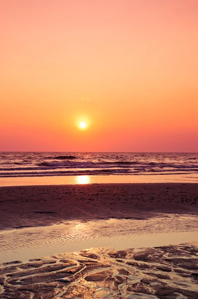 Colorful dawn over sea — Stock Photo, Image
