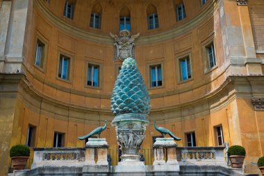 Fontana della pigna çam kozalağı