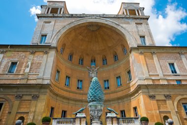 Fontana della pigna çam kozalağı