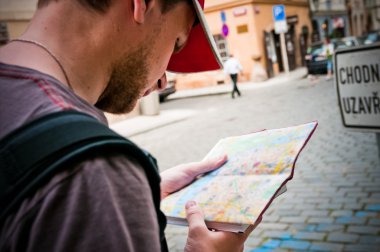 Bir haritaya bakıyordum turizm