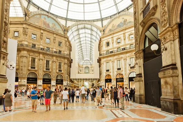 Shopping konstgalleri i Milano — Stockfoto