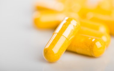 sarı haplar yığını 