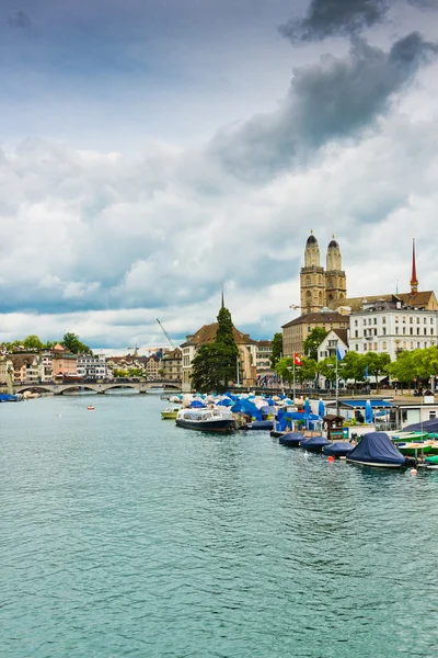 Řeka Limmat v Curychu — Stock fotografie