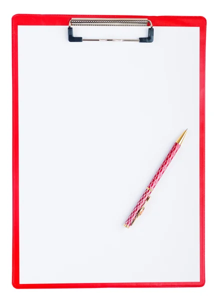 Rotes Klemmbrett aus Kunststoff mit Stift — Stockfoto