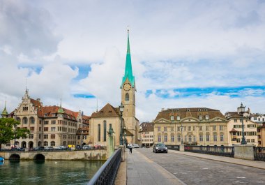 Zürih'te Fraumunster Kulesi