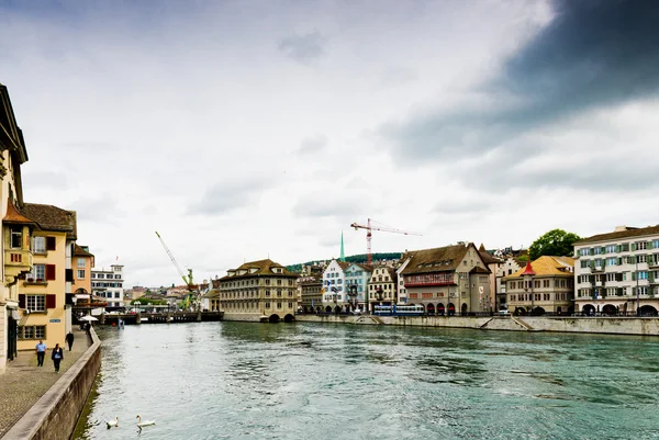 Podél břehů řeky Limmat — Stock fotografie