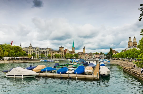 Podél břehů řeky Limmat — Stock fotografie